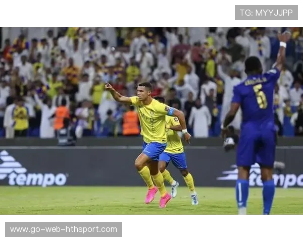 利雅得胜利主场大胜，C罗贡献一传一射，利雅得足球