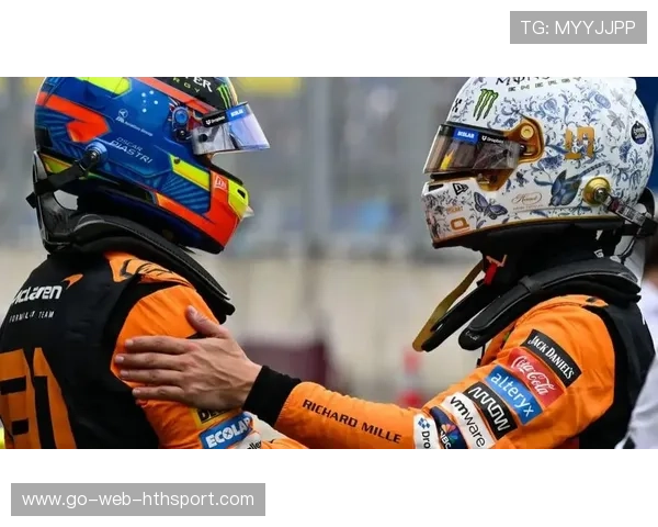 车手赛后激情拥抱队友