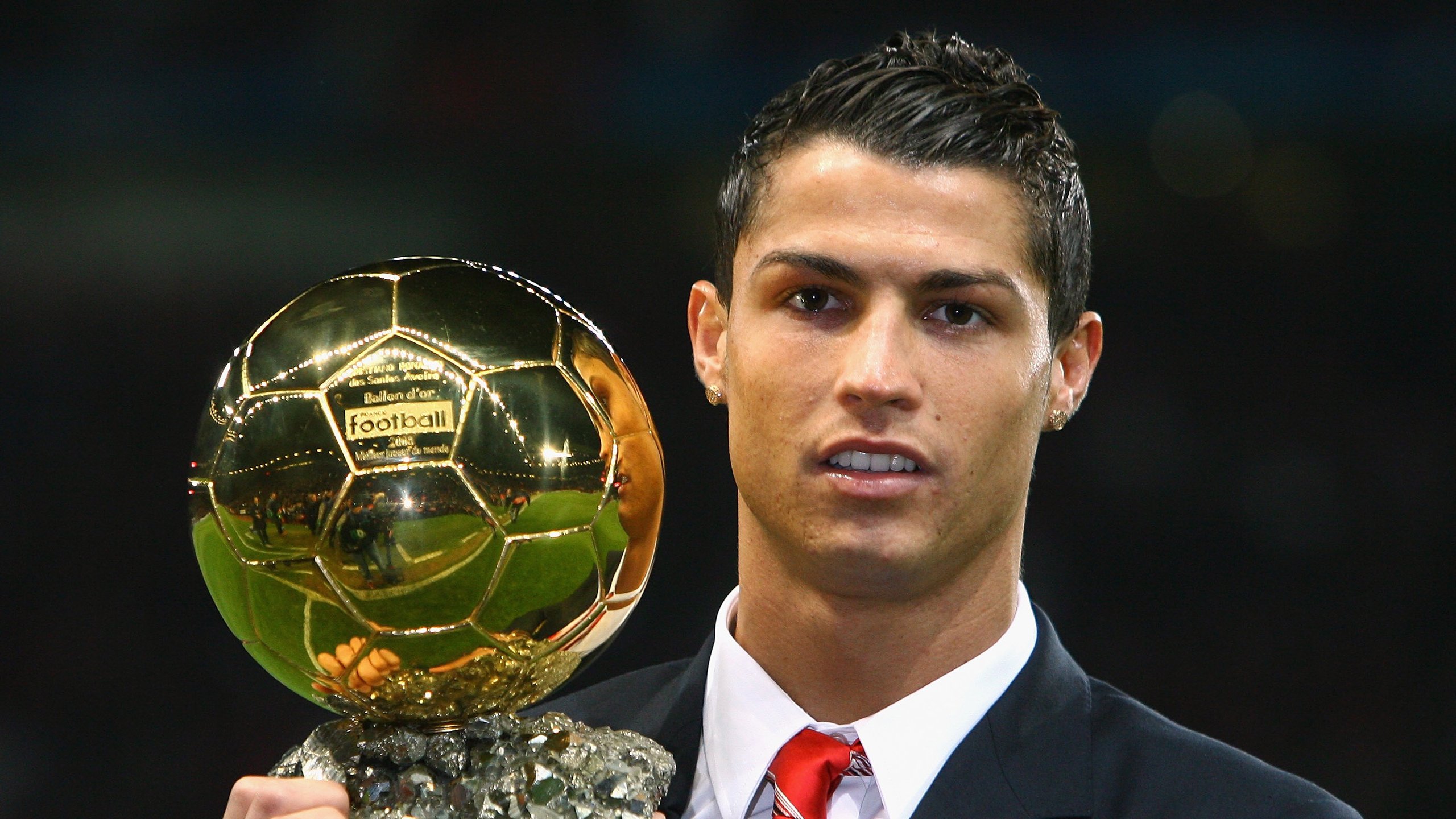 欧冠赛季“帽子戏法排行榜”：挪威中锋独占三次